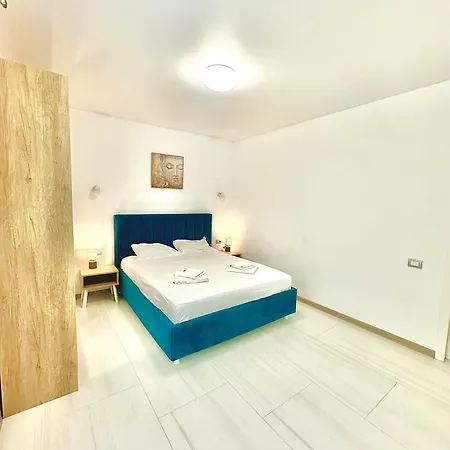 B2 Boutique * Năvodari