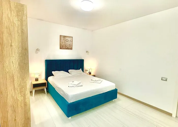 B2 Boutique * Năvodari